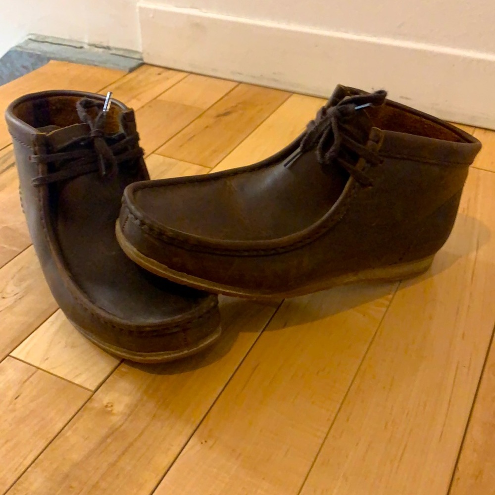 Clarks Men Wallabee Beeswax fits like a size 8.